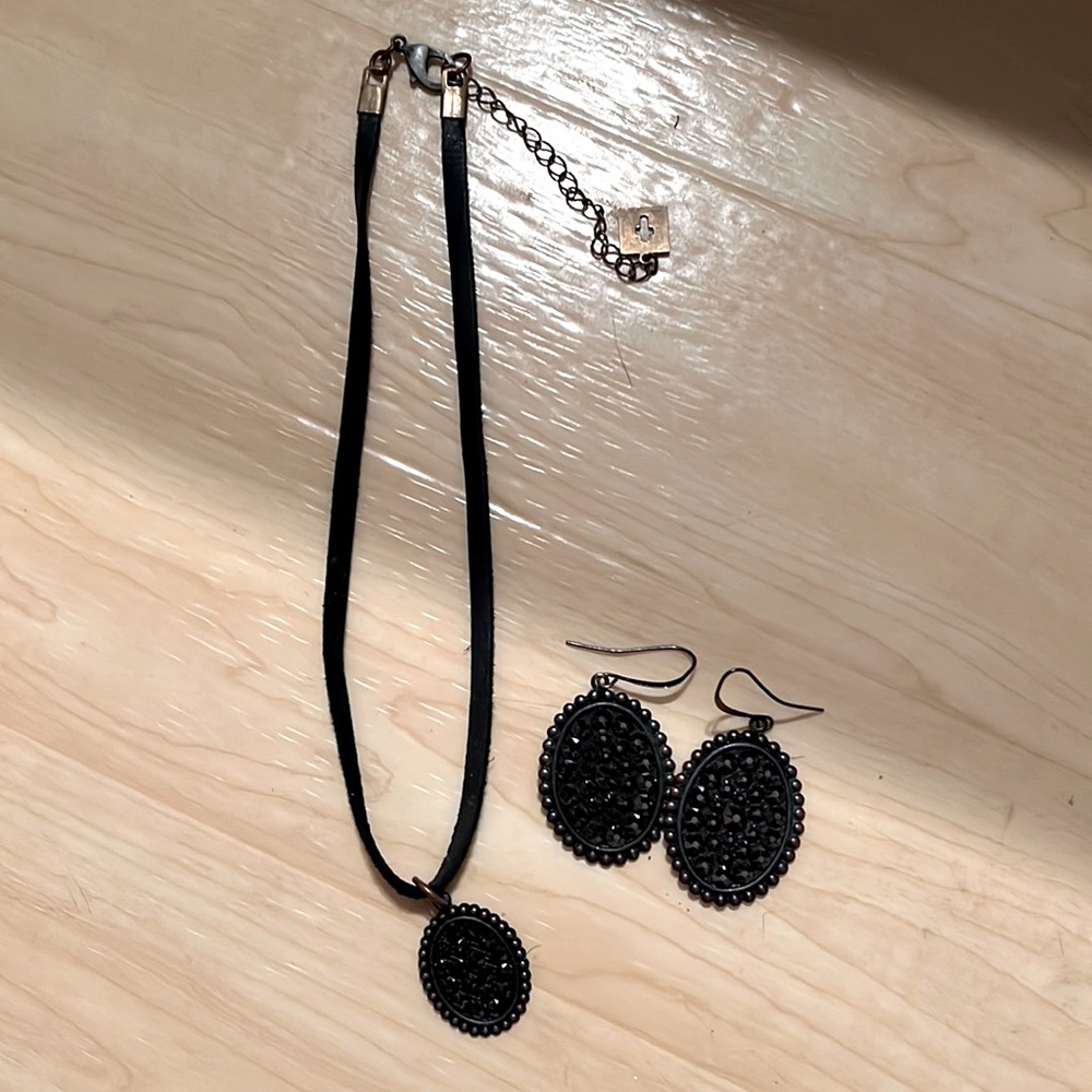 Black Pink Panache set with leather choker